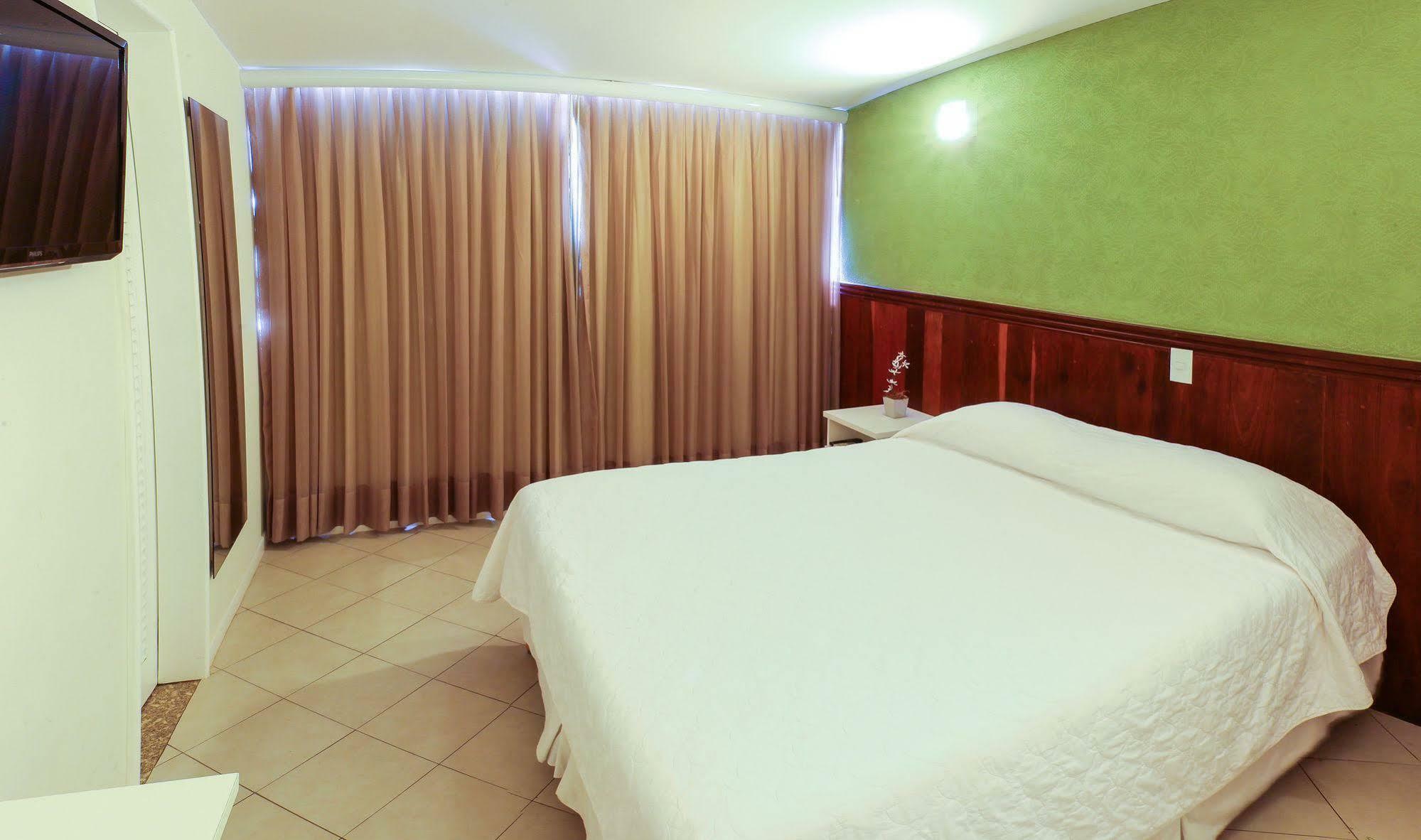 Malibu Plaza Hotel Лауру-ди-Фрейтас Экстерьер фото